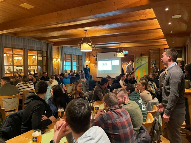 Die knapp 80 Besucherinnen und Besucher zeigten reges Interesse an dem Vortrag. | Foto: zVg
