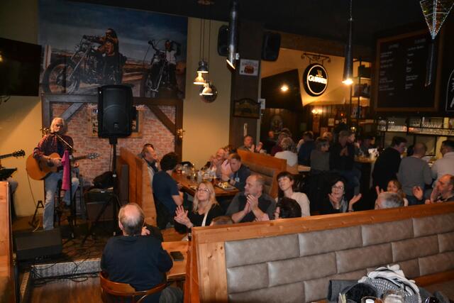 Sensationelle Stimmung im knallvollen Roadhouse | Foto: Alexander Fritsch