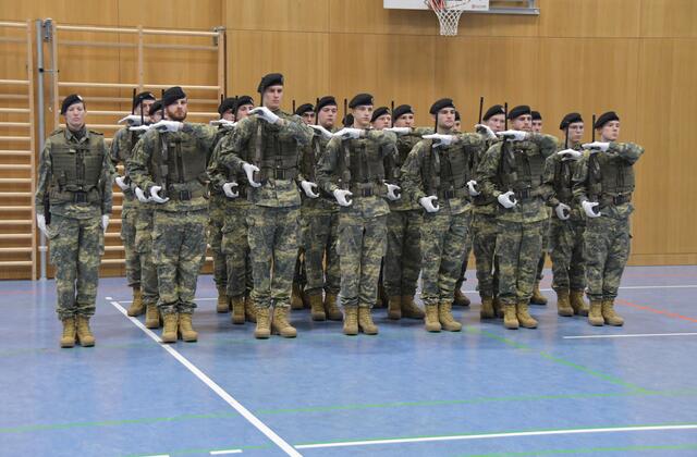 Ein besonderer Tag für die 77 Soldaten und Soldatinnen der Bolfraskaserne.  | Foto: Bodensteiner