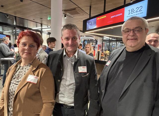 Barbara und Alexander Huber (rechts) mit Landtagsabgeordneten David Schießl (Mi.). | Foto: Ebner