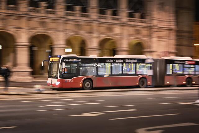 Am Donnerstag kam es zu einem Verkehrsunfall zwischen einem Bus und einem Kleintransporter. Es kam zu vier leicht verletzten Personen. (Symbolbild)  | Foto: Johannes Zinner