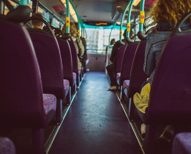 Am Freitagmorgen kam es in Semriach zu einem Unfall mit einem Schulbus. Ausschlaggebend soll der Nebel gewesen sein. | Foto: StockSnap/Pixabay