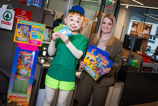 Spar-Geschäftsführerin Patricia Sepetavc lebt mit ihrem Führungsteam Respekt, Toleranz und Vielfalt – Werte, die auch das diesjährige Abenteuer von Stickermania vermittelt. Die Buntheit zeigt sich etwa darin, dass bei Spar in Tirol Mitarbeitende aus nahezu 70 verschiedenen Nationen beschäftigt sind. | Foto: Spar