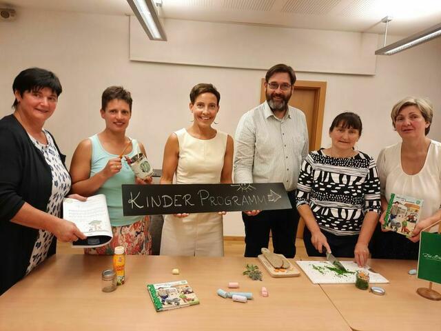Landeskammerrätin Anita Heigl aus Göstling an der Ybbs (3.v.l.) im EInsatz für die Bäuerinnen im Bezirk Scheibbs | Foto: NÖ Bauernbund