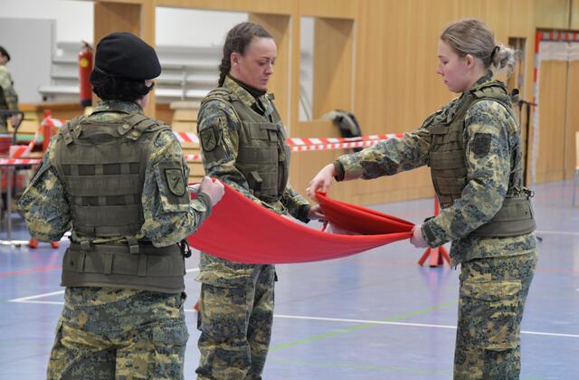 ,, Ich gelobe'' ertönte von 77 Soldaten und Soldatinnen in der Stadthalle Gänserndorf.  | Foto: Bodensteiner
