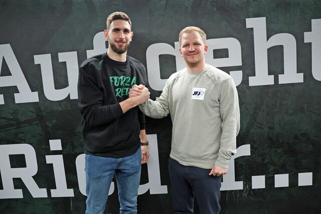 Marco Untergrabner mit Wolfgang Fiala. | Foto: SVR/Schröckelsberger