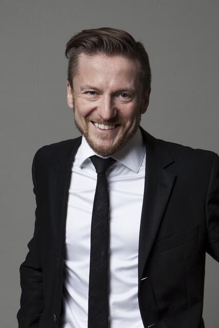 Regisseur Andreas Gergen hat das Musical "Skiverliebt" inszeniert.  | Foto: Andrea Peller