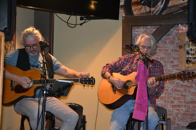 Josie Gilits und Ulli Baer hauen dem Publikum einen Austro-Hit nach dem anderen um die Ohren | Foto: Alexander Fritsch