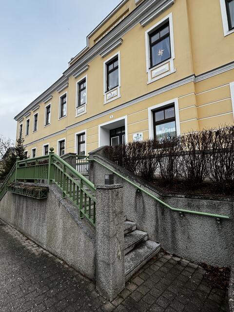 Punkt 6 Uhr Früh startet Euratsfeld in die Gemeinderatswahl. Auch in Wiener Neustadt ist schon ein Wahllokal geöffnet.  | Foto: MeinBezirk / Eva Dietl-Schuller