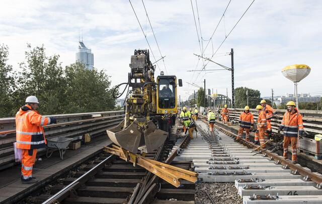 Immer wieder müssen Gleiskörper gewechselt werden. Auch bei der U6 ist dies keine Seltenheit. | Foto: Thomas Jantzen/Wiener Linien
