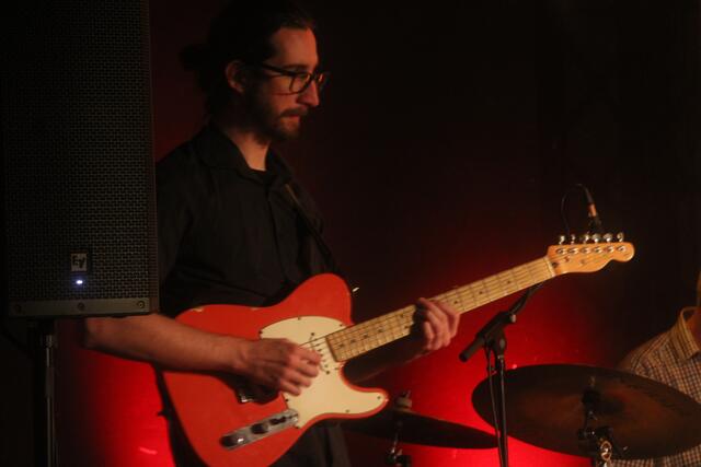Gastmusiker Markus Steinrück spielt unter anderem auch bei der "Freaky Friday Jailhouse Gang". | Foto: MeinBezirk/Hofmüller