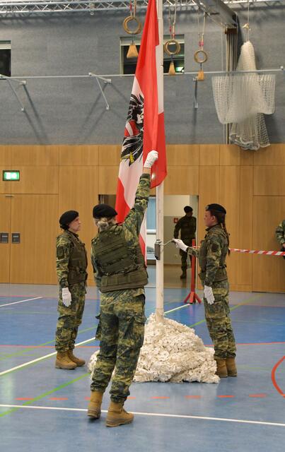 Zwar fehlte das Wehen der Bundesflagge, dafür war es eine seltene Wetterfeste Angelobung.  | Foto: Bodensteiner