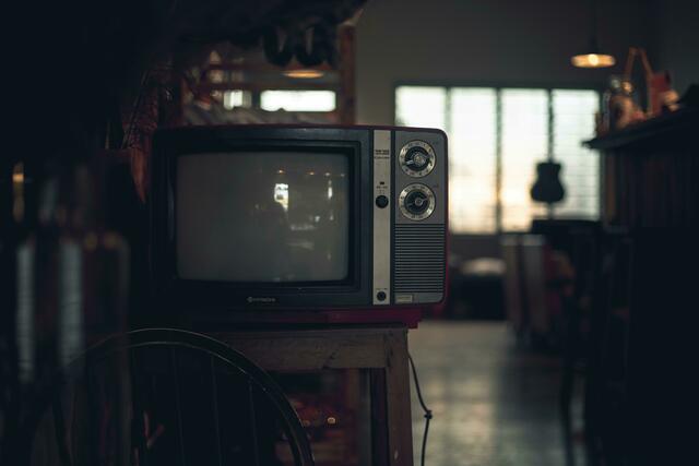So sahen sie damals aus: die TV Geräte auf denen der erste TELETEXT auffindbar war. Ich glaube im Keller meiner Schwiegereltern steht noch einer herum. Hielten lange und fast "ewig". | Foto: Pexels