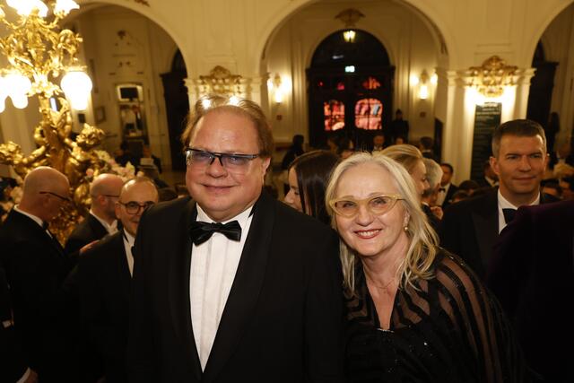 Walzer statt "Live Is Life": Opus-Gitarrist Ewald Pfleger mit Gattin Andrea. | Foto: Konstantinov