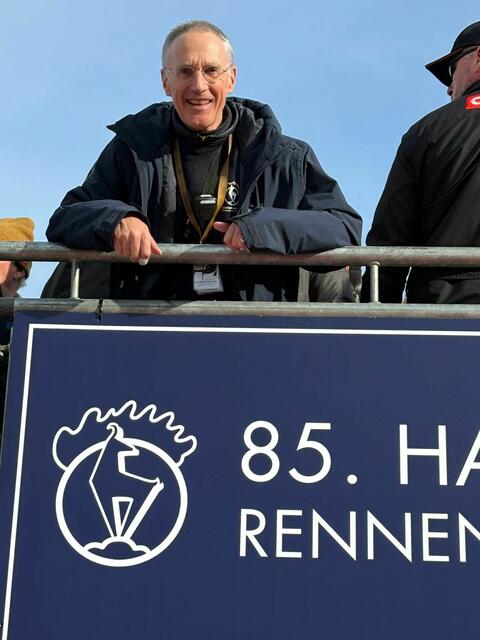 Mann mit viel Übersicht: Kitzbühels Skiclöub-Präsident Michael Huber feierte am Renntag seinen 60. Geburtstag | Foto: Klaus Kogler