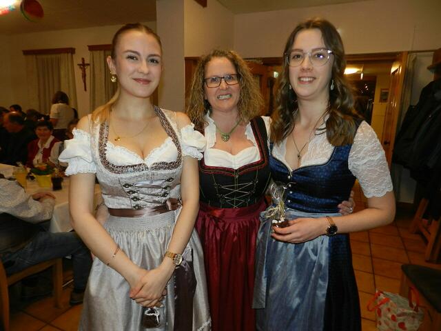 Anja Blamauer, Sandra Strutzenberger,  Carina Blamauer ,  hat ihnen gut gefallen und haben morgen was süsses zum Frühstück  | Foto: Heribert  Punz