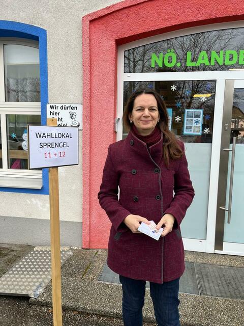 St. Valentins Bürgermeisterin und Landtagsabgeordnet Kerstin Suchan-Mayr im Wahlsprengel 12 in St. Valentin | Foto: SPÖ