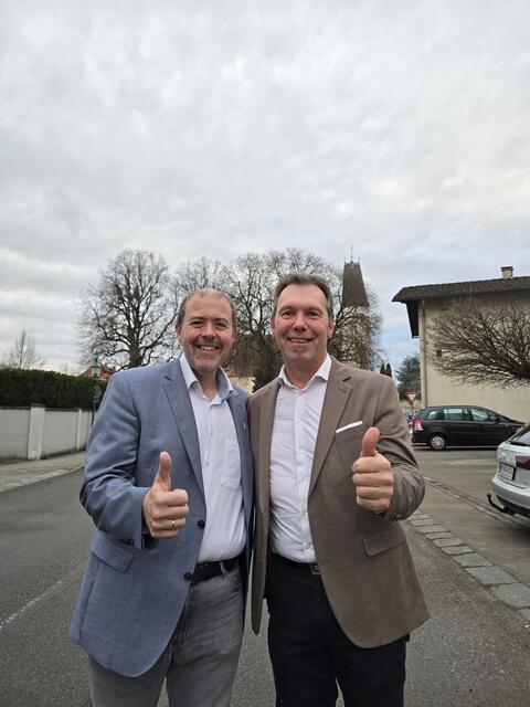Daumen hoch für die ÖVP Hafnerbach unter Bürgermeister Stefan Gratzl | Foto: ÖVP