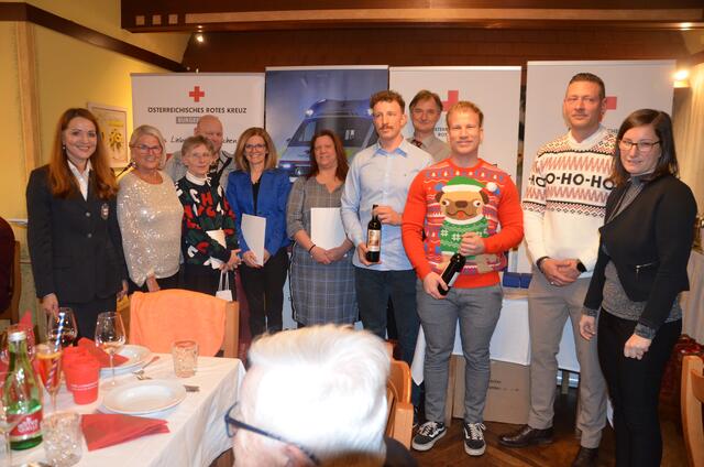 Andrea und Elisabeth Wild, Harald Gmeiner, Markus Schuh und Ruth Lang – erhielten als Zeichen der Wertschätzung eine Urkunde, Pralinen, Sekt und Gutscheine.
 | Foto: PR-Beauftragte Angelika Mileder