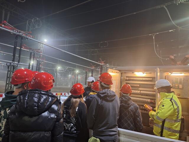 Spannende Einblicke in die Berufswelt bekamen Schüler und Eltern zum Beispiel auch bei Austrian Power Grid in Völkermarkt. | Foto: BBOK