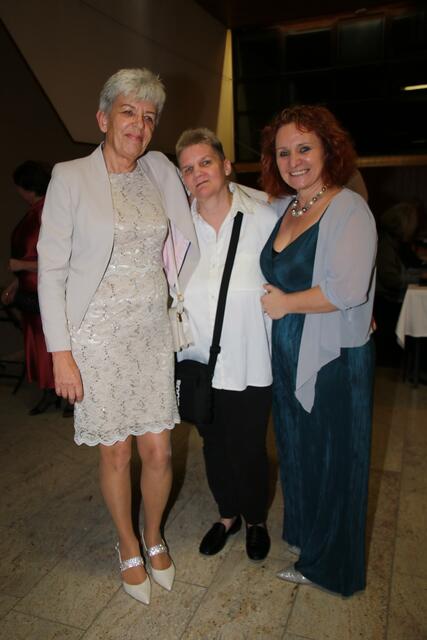 v. re. Vizebürgermeister Monika Treubenbacher-Schriefl, mit ihren Freundinnen 