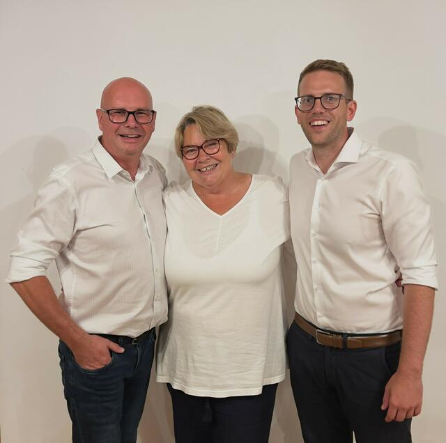 Die SPÖ Schwechat geht mit Vizebürgermeister Christian Habisohn, Bürgermeisterin Karin Baier und Stadtparteiobmann Marco Luksch in die Gemeinderatswahl im Januar 2025 | Foto: SPÖ Schwechat