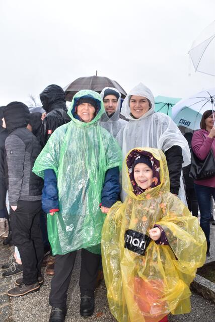 Familie Kogler ließ sich vom Regen die Stimmung nicht vermiesen.