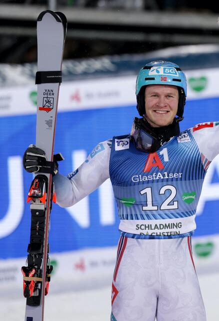 Der Norweger Timon Haugan liegt nach dem ersten Lauf in Kitzbühel in Führung.  | Foto: GEPA