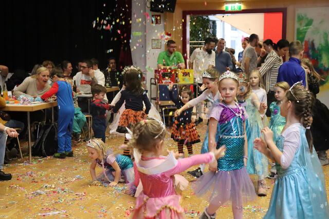 So tummelten sich Prinzessinnen, Cowgirls, Mickey Mäuse, Superhelden und viele andere fantasievolle Verkleidungen unter den Gästen.  | Foto: Alejandra Ortiz