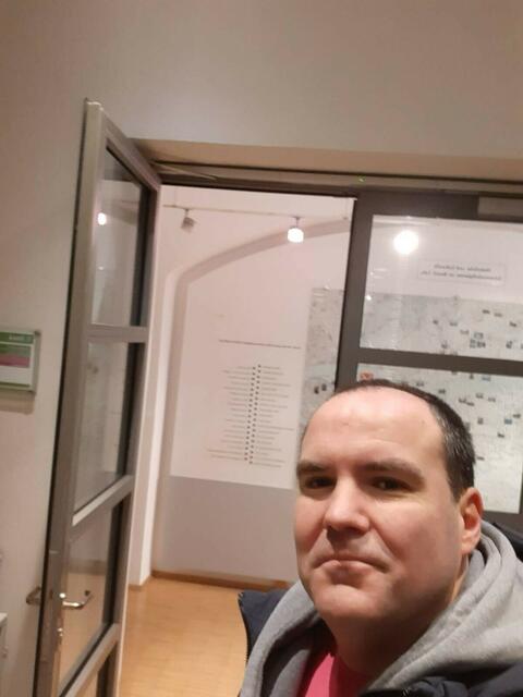 Georg Brenner, NEOS-Gemeinderat in Tulln, ist schon im Gemeindeamt | Foto: NOES