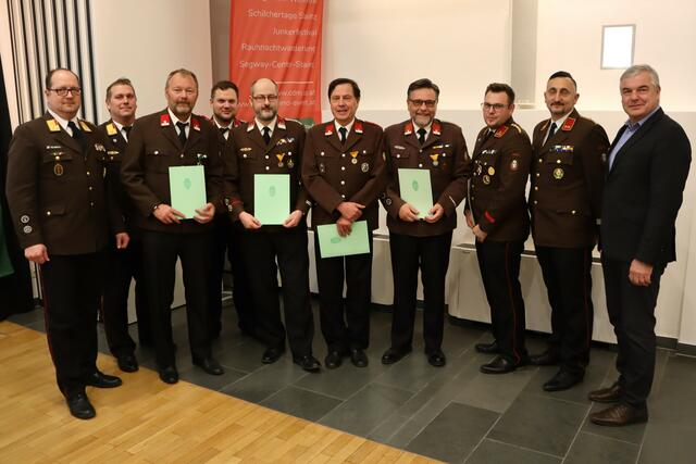 Mit Auszeichnungen wurden die Leistungen von Andreas Scheer, Andreas Maier, Harald Hermann und Ronald Lorber (v.l. mit den Urkunden) honoriert | Foto: Gerhard Langmann