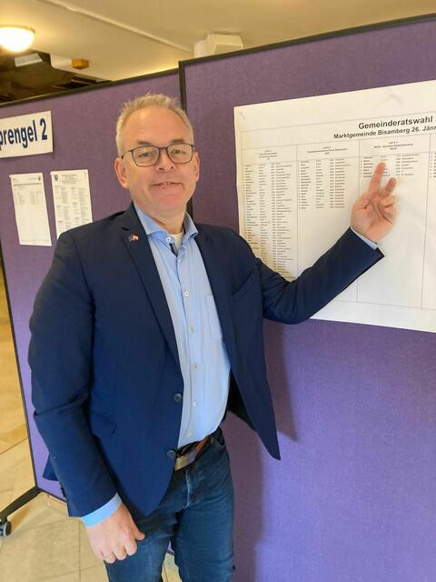 Elmar Pittracher, Spitzenkandidat NEOS Bisamberg, ist selbst als Wahlhelfer vor Ort. | Foto: Pittracher
