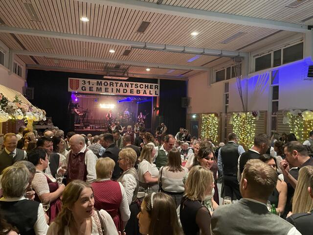 Die Mehrzweckhalle in Mortantsch war gut gefüllt | Foto: MeinBezirk