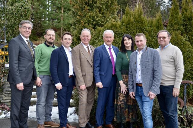 Leichte Verluste, aber immer noch die Nummer 1 in Mönichkirchen: das Team rund um ÖVP-Ortschef Andreas Graf. | Foto: Elisabeth Peinsipp
