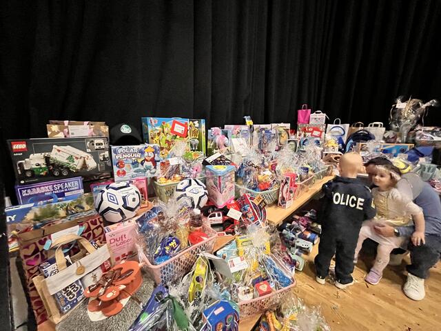 Es gab alles von Spielsachen über Gutscheine bis hin zu Überraschungspaketen – für jedes Kind war etwas dabei | Foto: Alejandra Ortiz