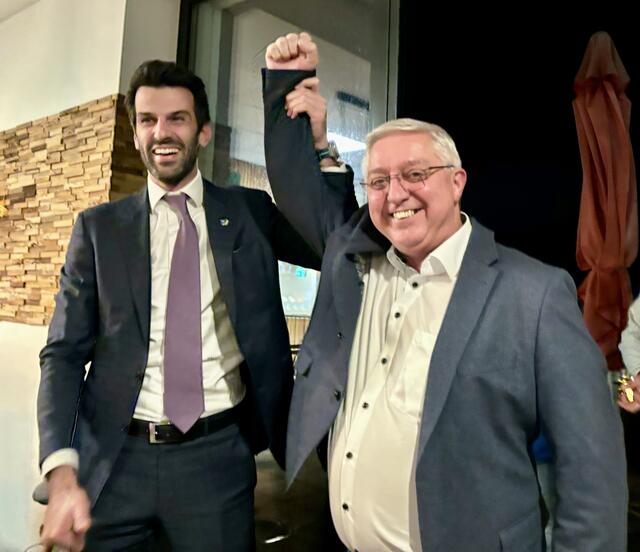 Bei der Wahlparty schaute Landeshauptfrau-Stellvertreter Udo Landbauer persönlich zum Gratulieren vorbei.  | Foto: Birgit Bachhofner