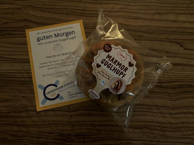 In manchen Gemeinden hat die ÖVP heute mit einem Guglhupf ein süßes Frühstück beschert.