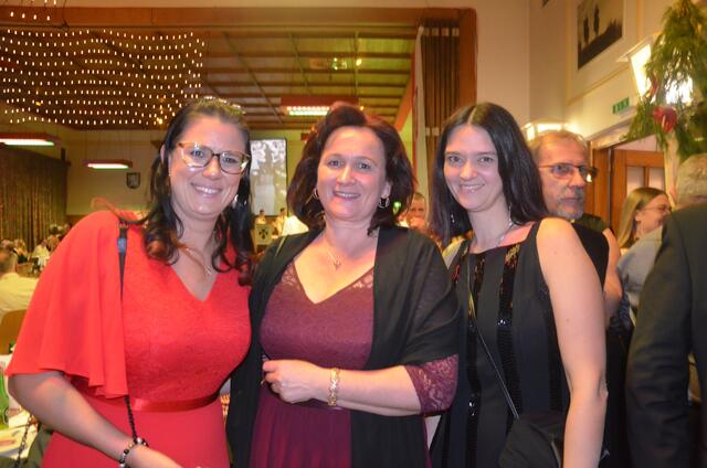 Sara Schaar, GR Sabine Gugganig und Melanie Lerch
