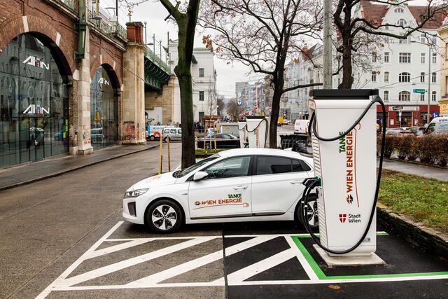Wien Energie plant, im Jahr 2025 weitere Ladestellen zu errichten. | Foto: Wien Energie/ Max Kropitz