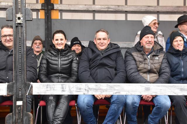 LR Astrid Mair mit Bgm. Peter Schwemberger, Vizebgm.  Josef Moser und Bgm. Lukas Schmied (Wattens)