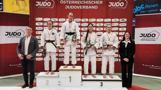 Judo Club Stockerau: Siegerehrung Sophia von Lutz, Schwarzbauer Carina, Luzia Bixa und Susanne Bauer