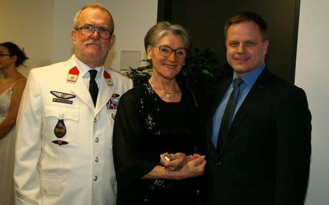 Bundesrat Philipp Kohl (rechts) und Josef Hirtenfelder in charmanter Begleitung. | Foto: Anna Kaufmann