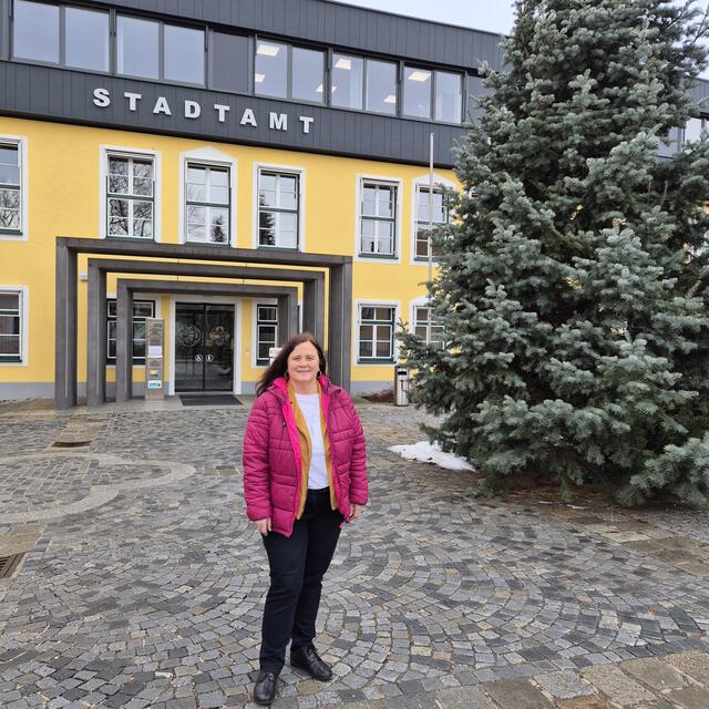 Landtagsabgeordnete Silvia Moser, Obfrau und Spitzenkandidatin der Grünen Zwettl am Wahltag vor dem Stadtamt in Zwettl. | Foto: privat