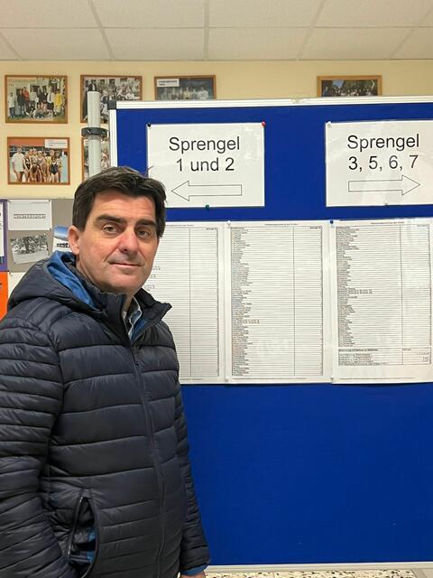 Korneuburgs VP-Bürgermeister Christian Gepp im Wahllokal. Bis 16 Uhr bleibt es in der Bezirkshauptstadt noch spannend. | Foto: Gepp
