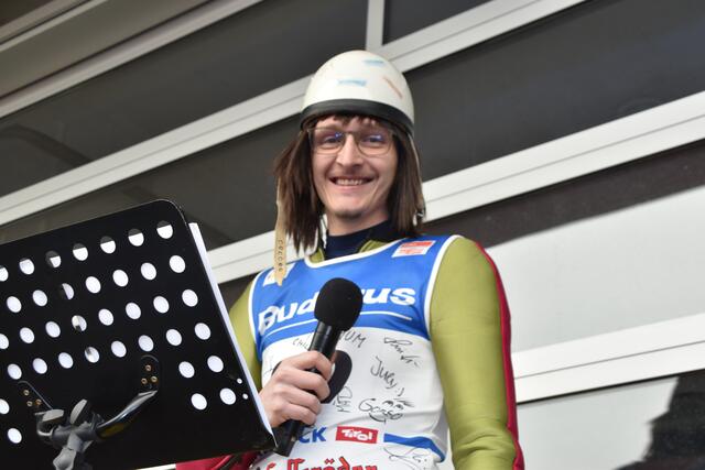 Der charmante Moderator Yannik Lintner sorgte für einige Schmunzler.