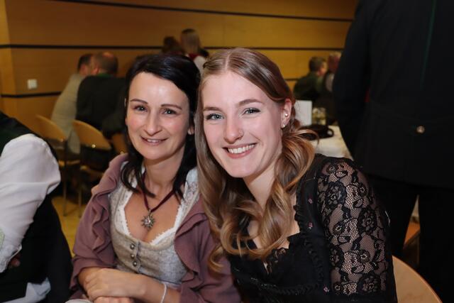 Viktoria und Eva von der Jägergemeinschaft Freinberg. | Foto: Markus Bäumler/zema-medien.de