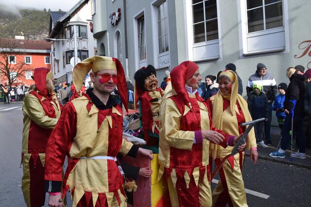 Der Naz wird immer umsorgt von seinen Bojazzln.