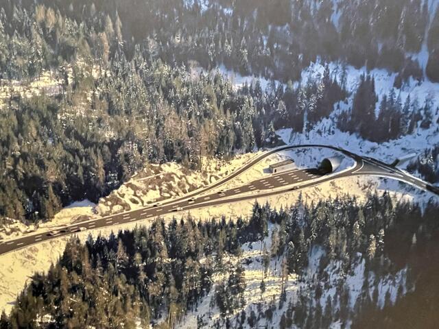 So könnte das Tunnelportal des Scheiteltunnels auf Biberwierer Seite einmal aussehen. | Foto: Visualisierung: Land Tirol