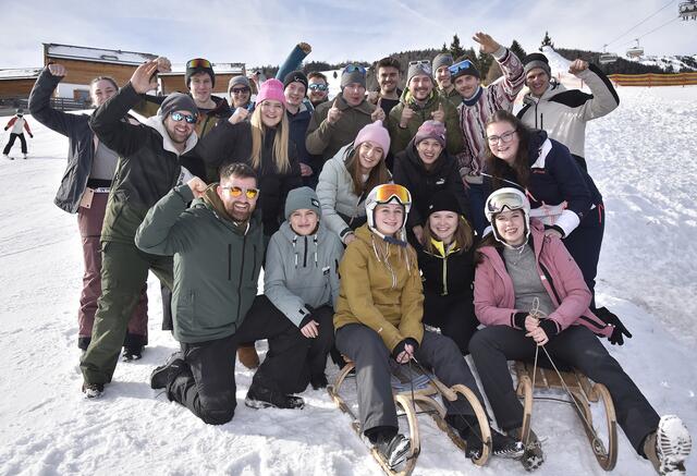 Gemeinsam mit 180 weiteren Paaren genossen die Mitglieder der Landjugend den Rodelspaß und absolvierten die verschiedenen Stationen. | Foto: Landjugend Salzburg