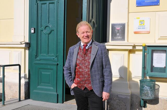 Peter Gerstner vorm Wahllokal. | Foto: Helga Nitsche 